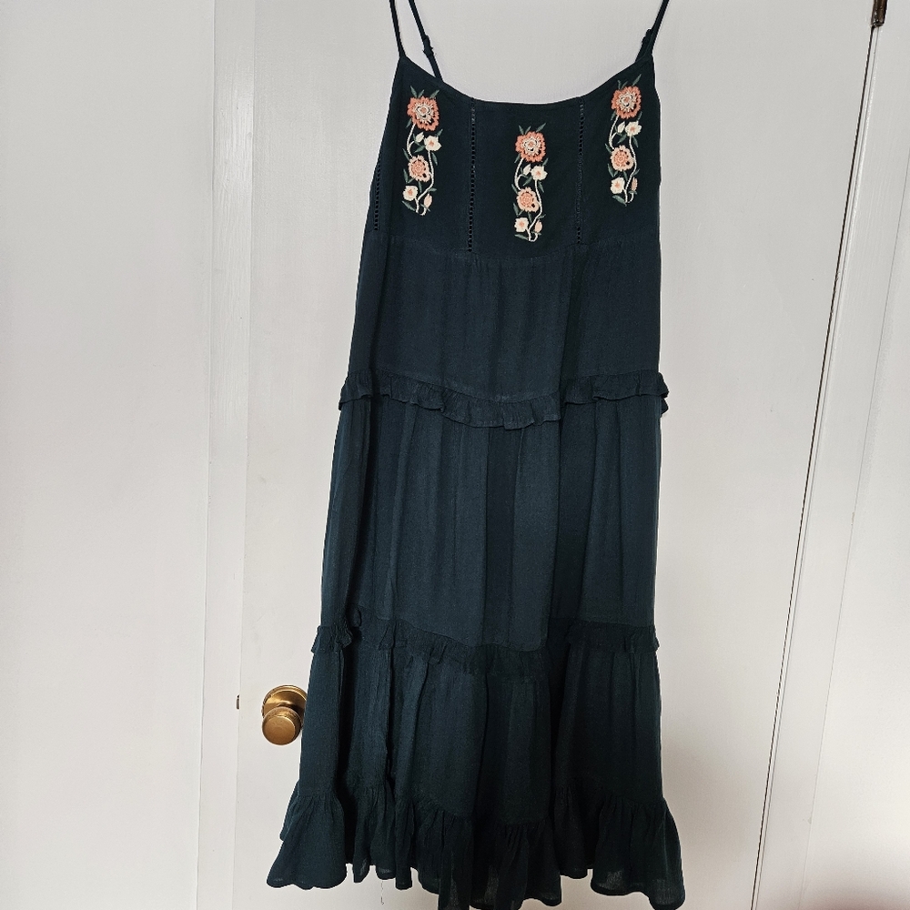 Summer keyhole embroidered dress